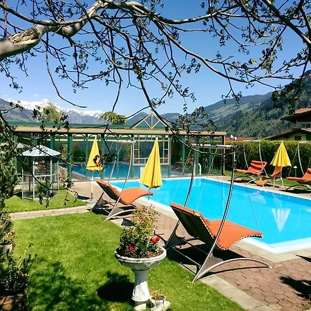 Отель Magdalena Im Zillertal - Urlaub Mit Hund 4*